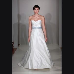 Alfred Angelo Style 830 Wedding Dress